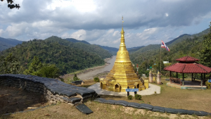 Stupa at Ban Mae Sam Laep viewpoint.