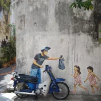 Mural in Ipoh. Uber delivery.